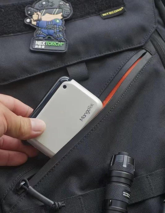 Mangotek 10000mAh 30W 內置 USB-C 充電線 快充便攜式充電器